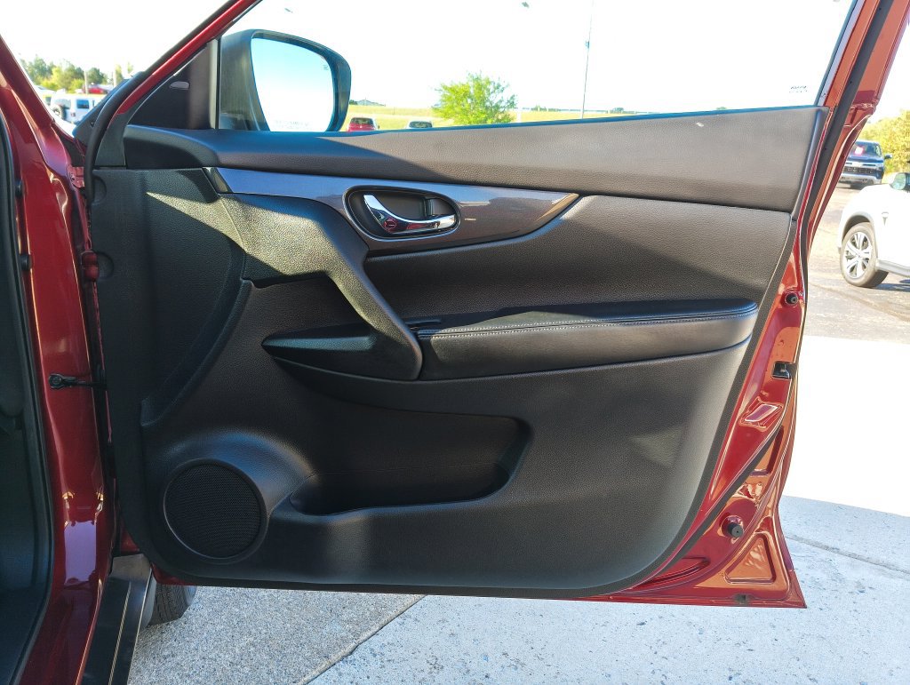 Used 2020 Nissan Rogue S AWD/4WD image 22