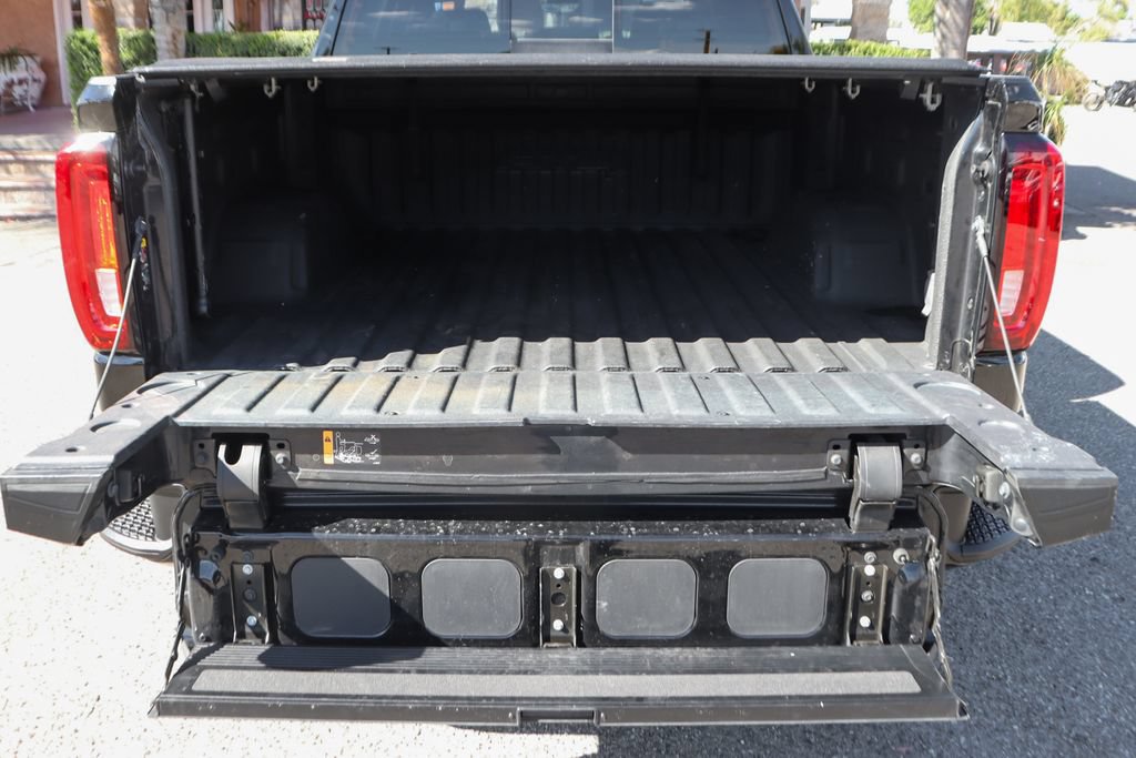 Used 2024 GMC Sierra 1500 AT4 w/ Technology Package AWD/4WD image 9