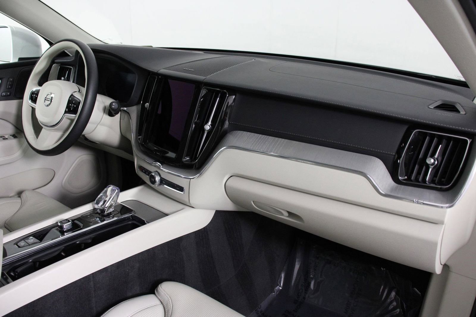 Certified 2023 Volvo XC60 B5 Ultimate image 22