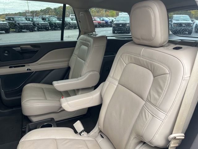 Used 2023 Lincoln Aviator Reserve w/ Equipment Group 201A image 14