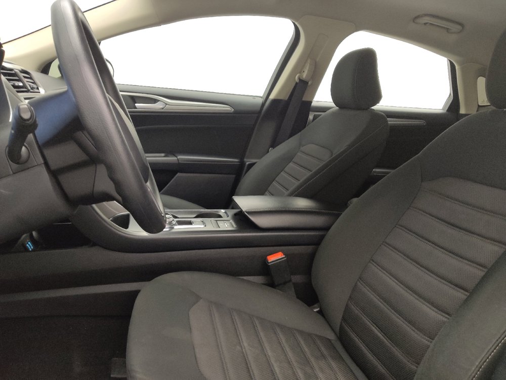 Used 2020 Ford Fusion SE image 17