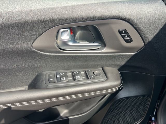 New 2026 Chrysler Pacifica Select image 6