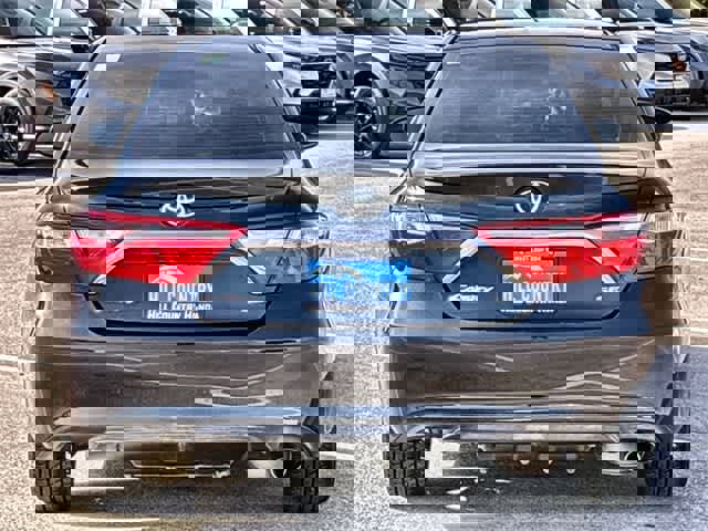 Used 2016 Toyota Camry SE image 5