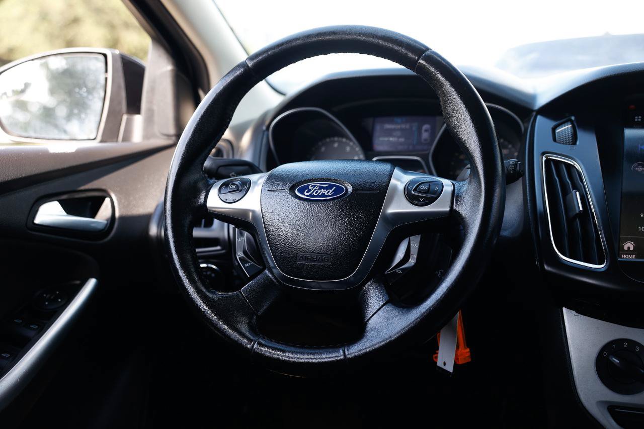 Used 2013 Ford Focus SE FWD image 27