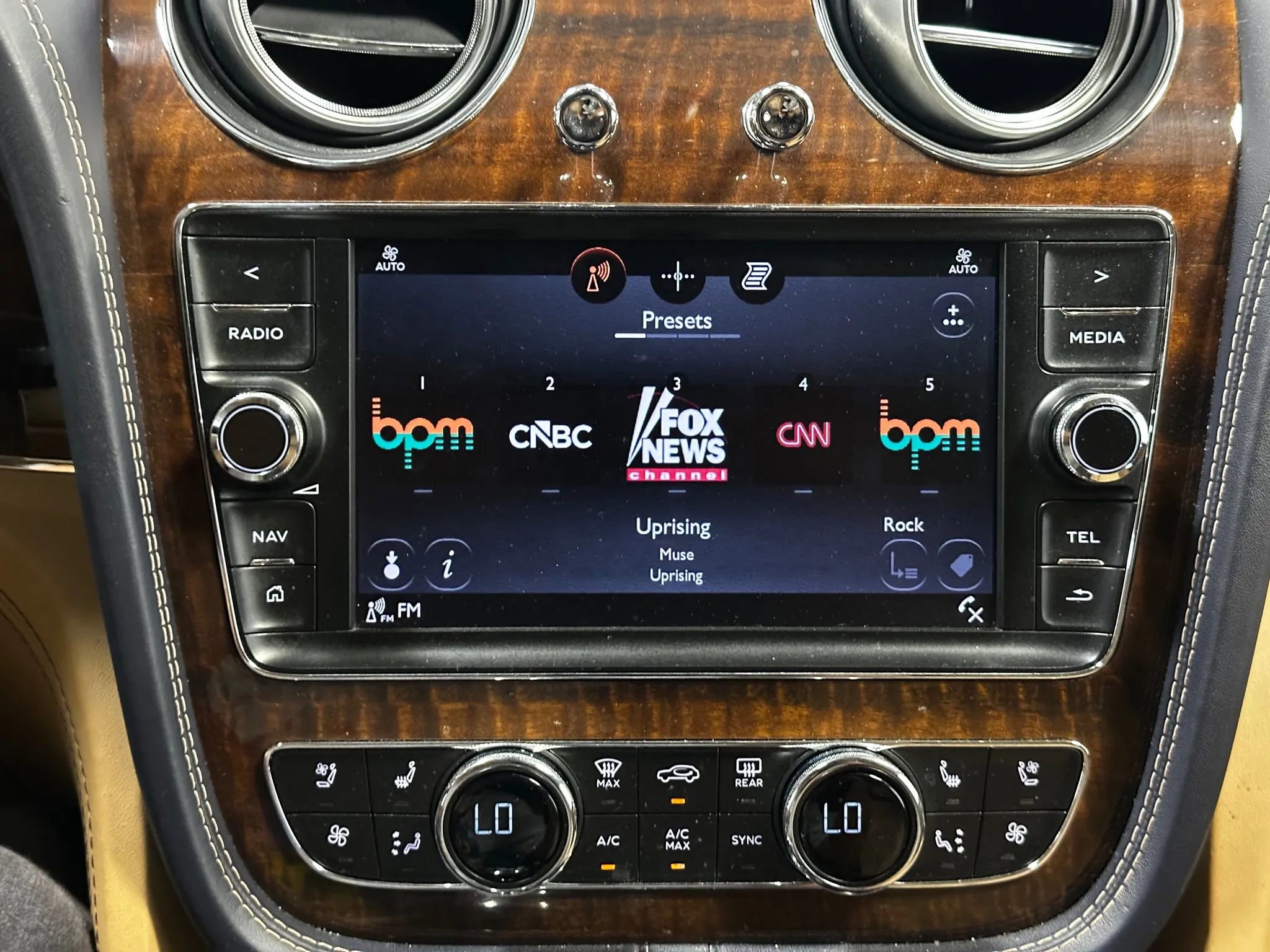 Used 2017 Bentley Bentayga image 35