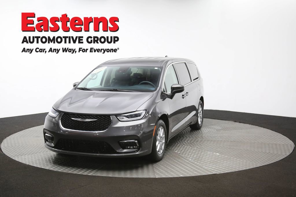 Used 2023 Chrysler Pacifica Touring-L image 55