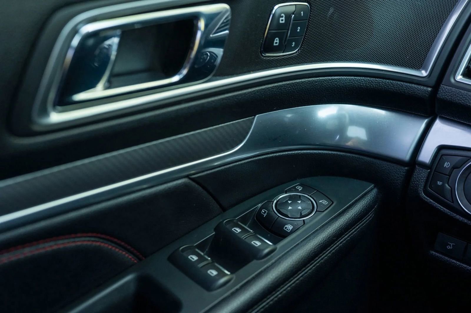 Used 2018 Ford Explorer Sport w/ Equipment Group 401A AWD/4WD image 16