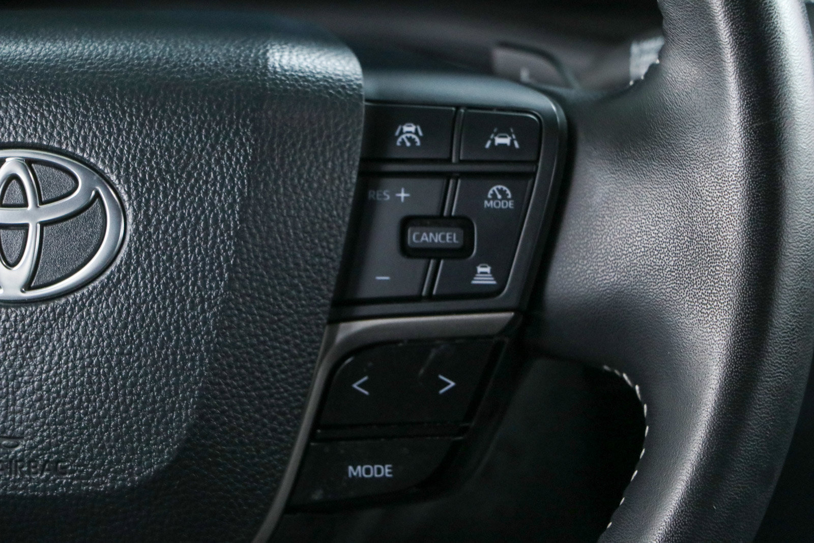 Used 2025 Toyota Camry SE FWD image 14