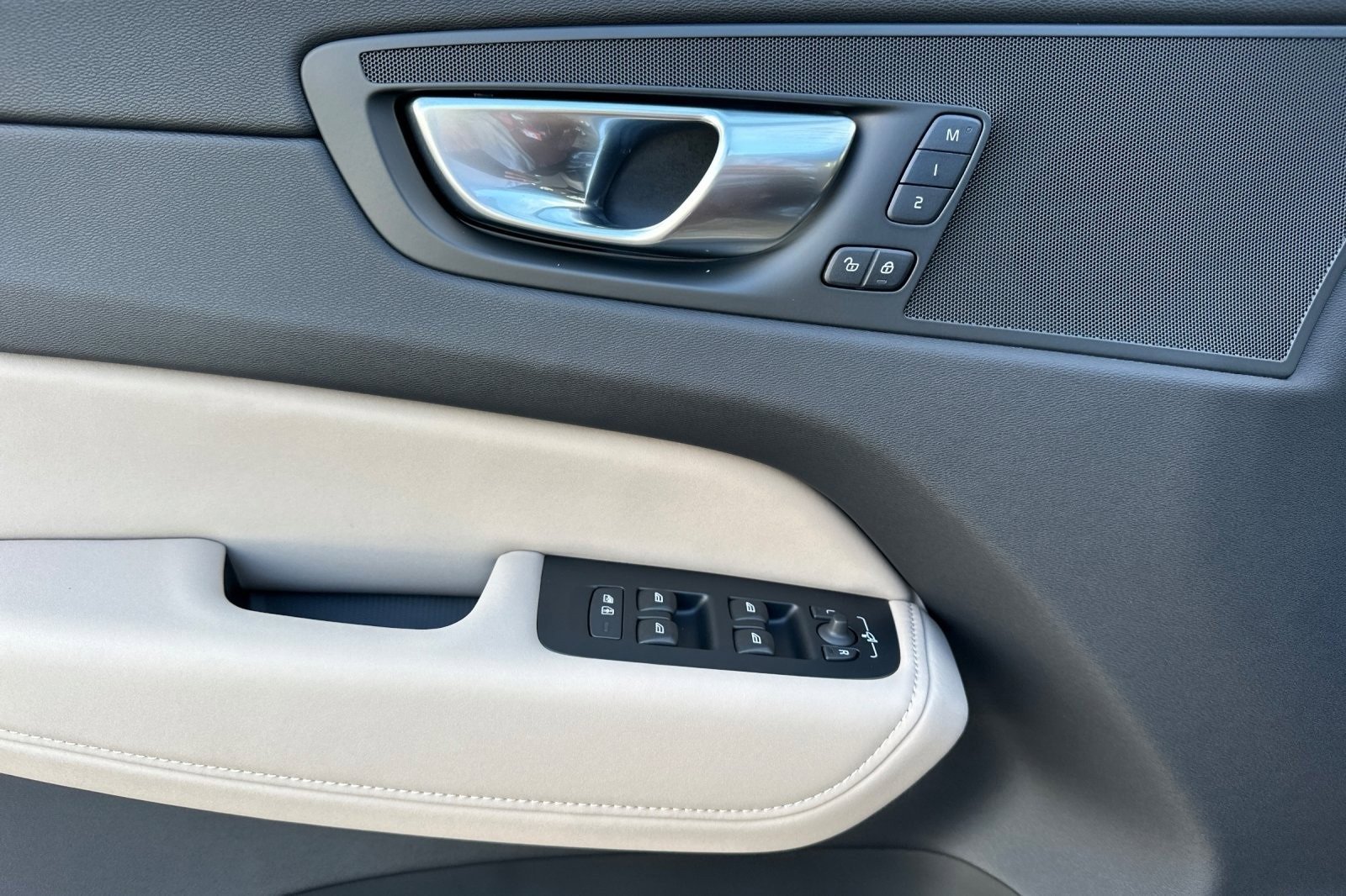 New 2026 Volvo XC60 B5 Plus w/ Protection Package Premier image 14