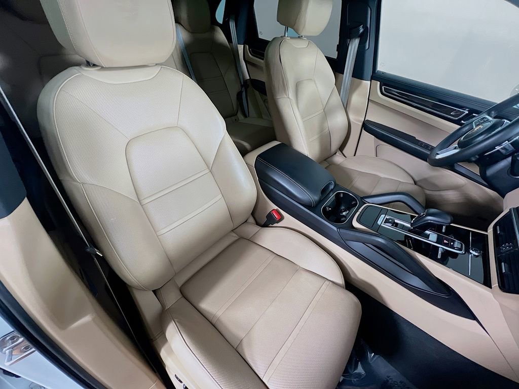 Used 2023 Porsche Cayenne S AWD/4WD image 30