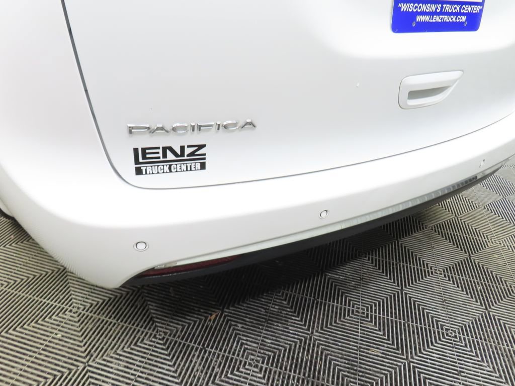 Used 2024 Chrysler Pacifica Touring-L FWD image 38