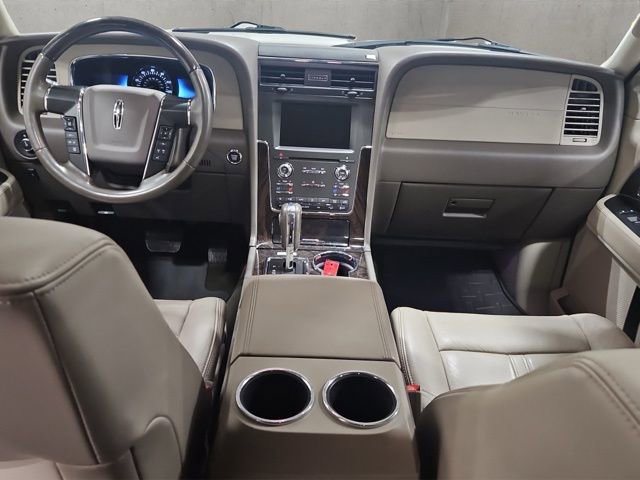 Used 2016 Lincoln Navigator Select video 2