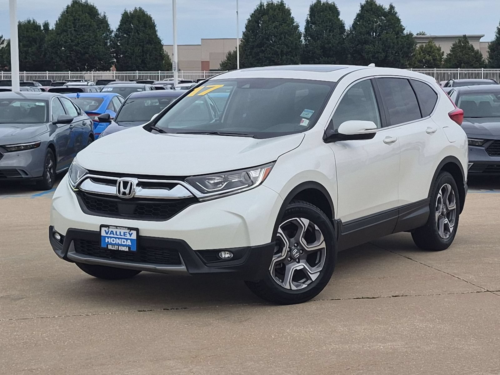 Used 2017 Honda CR-V EX image 2