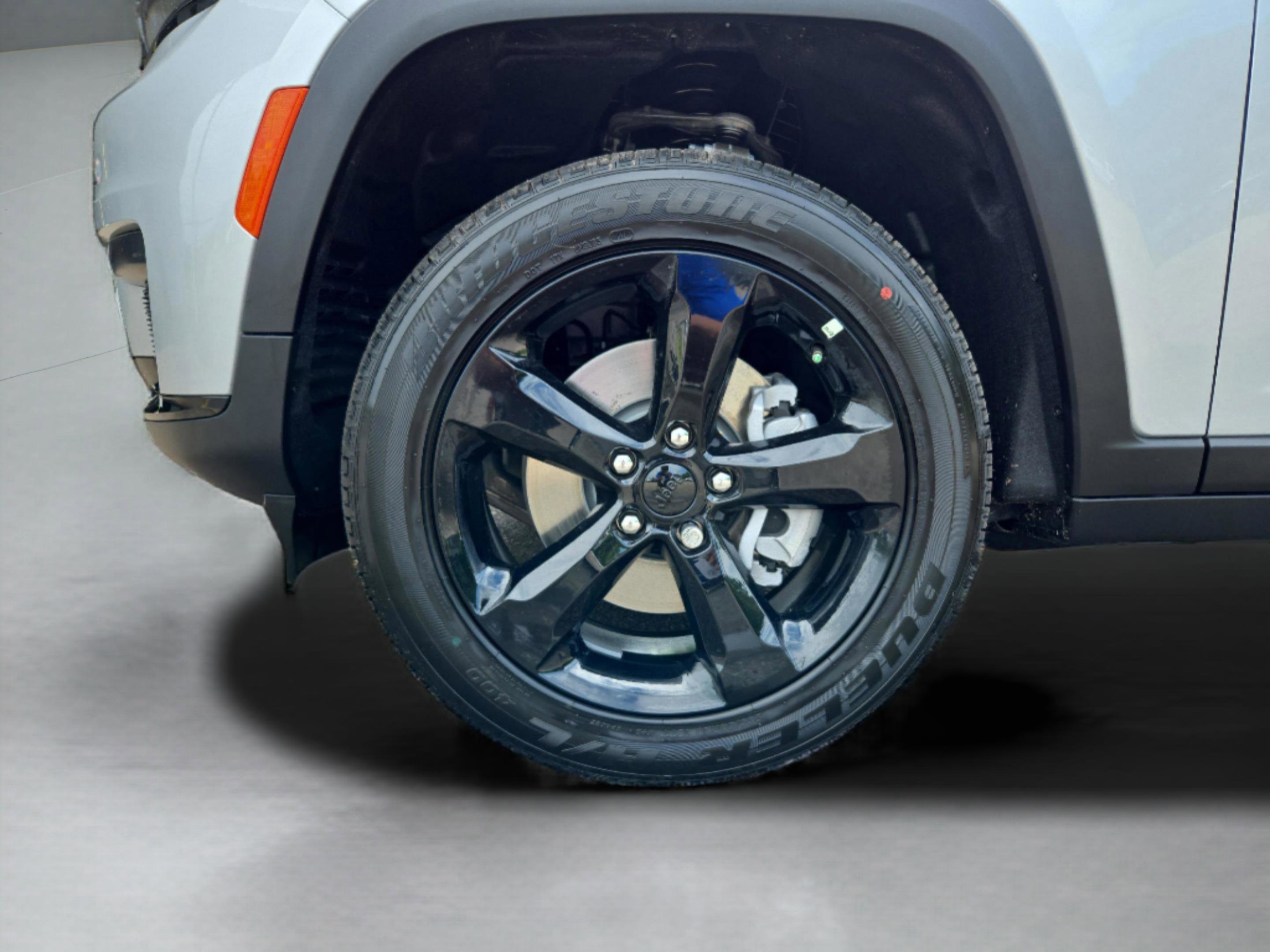 New 2025 Jeep Grand Cherokee L Altitude image 10