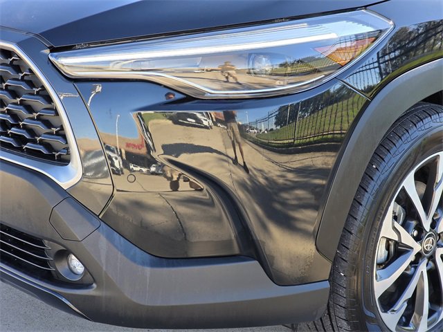 Used 2025 Toyota Corolla Cross XLE image 6