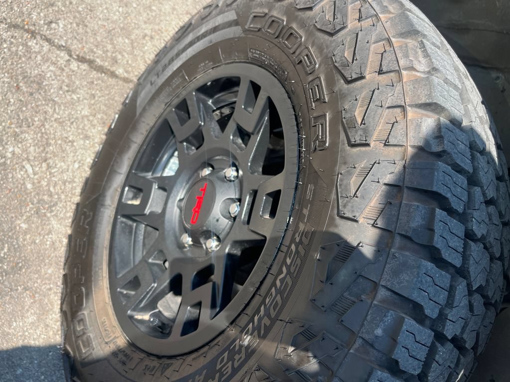 Used 2023 Toyota 4Runner TRD Off-Road Premium AWD/4WD image 37
