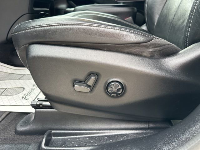 Used 2021 Chrysler Pacifica Touring-L w/ S Appearance Package FWD image 11