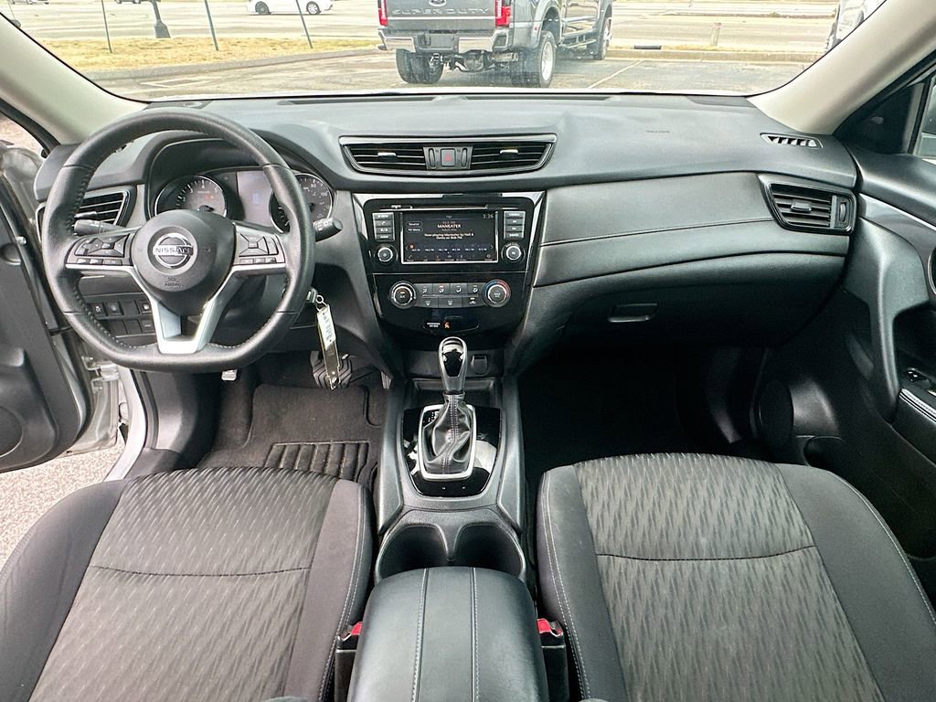 Used 2020 Nissan Rogue S w/ Special Edition Package FWD image 3