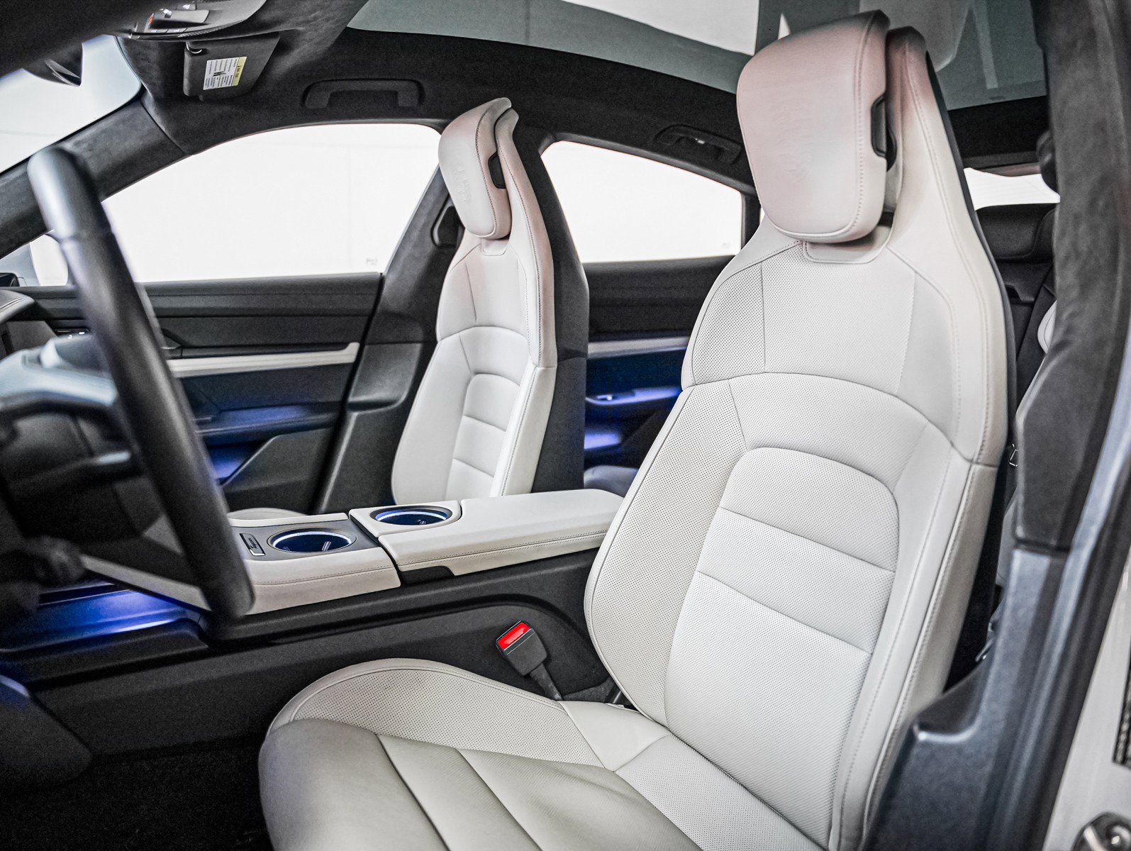 Certified 2021 Porsche Taycan Turbo image 5