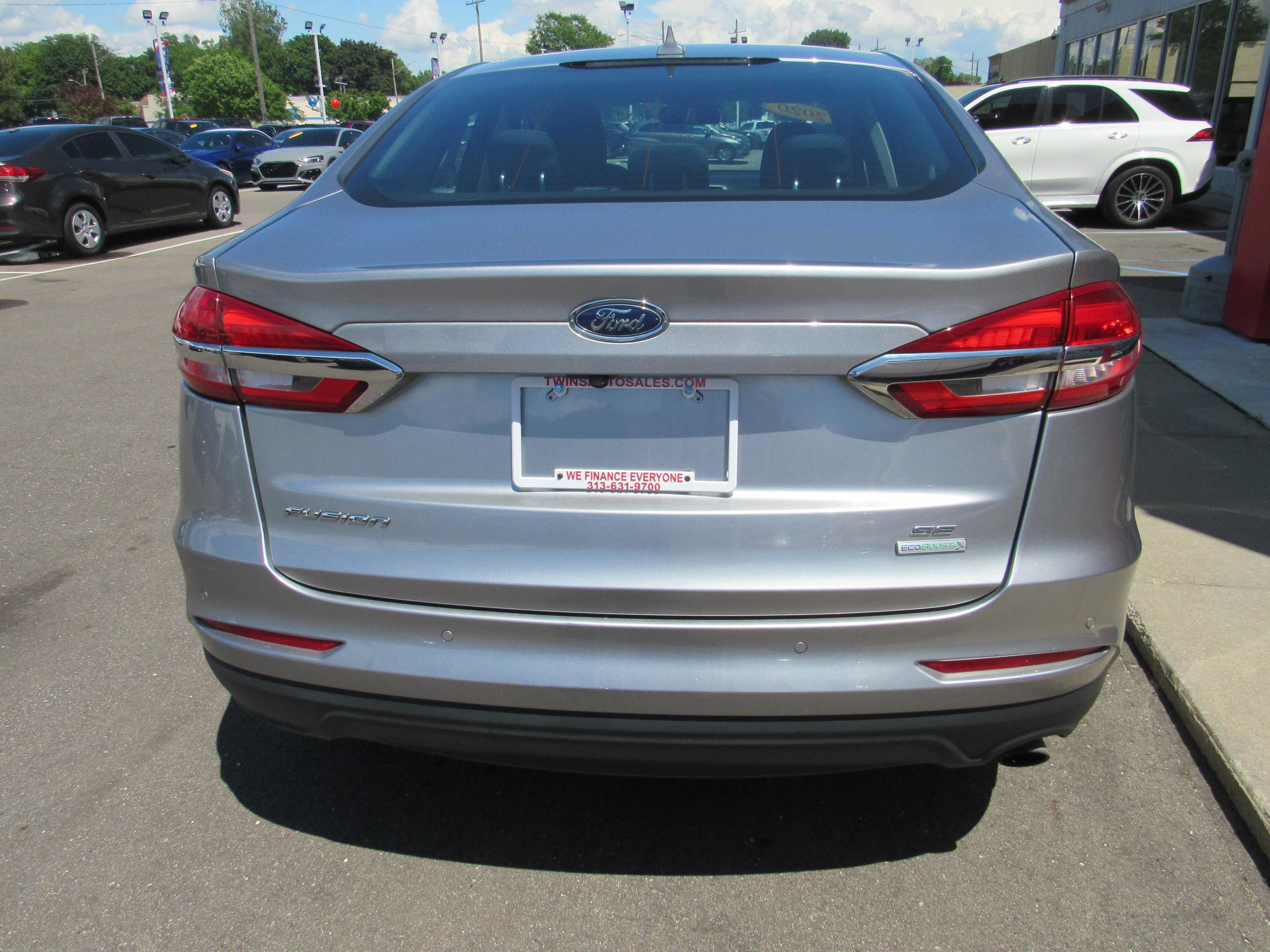 Used 2020 Ford Fusion SE FWD image 6