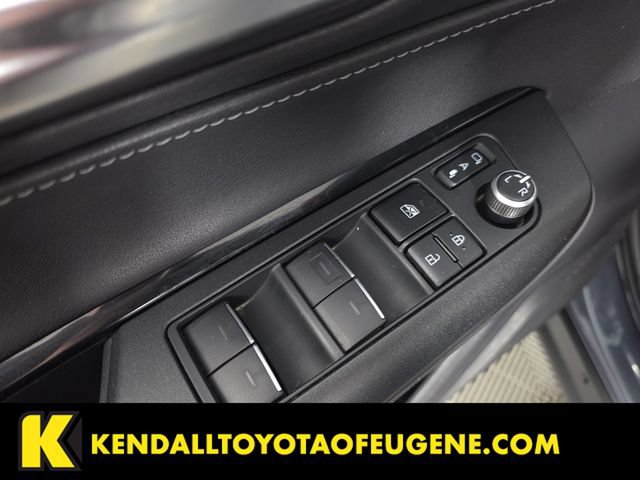Used 2024 Toyota Venza LE AWD/4WD image 21
