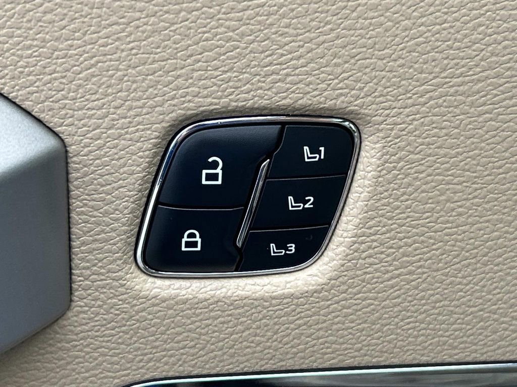 Used 2021 Ford F250 Lariat w/ Lariat Ultimate Package image 28