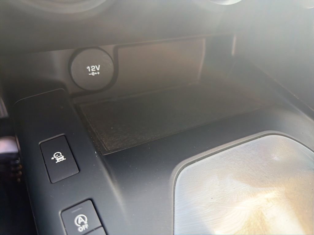 Used 2018 Jaguar E-PACE SE image 19