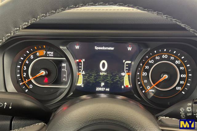 Used 2025 Jeep Wrangler Unlimited Rubicon w/ Convenience Group AWD/4WD image 30