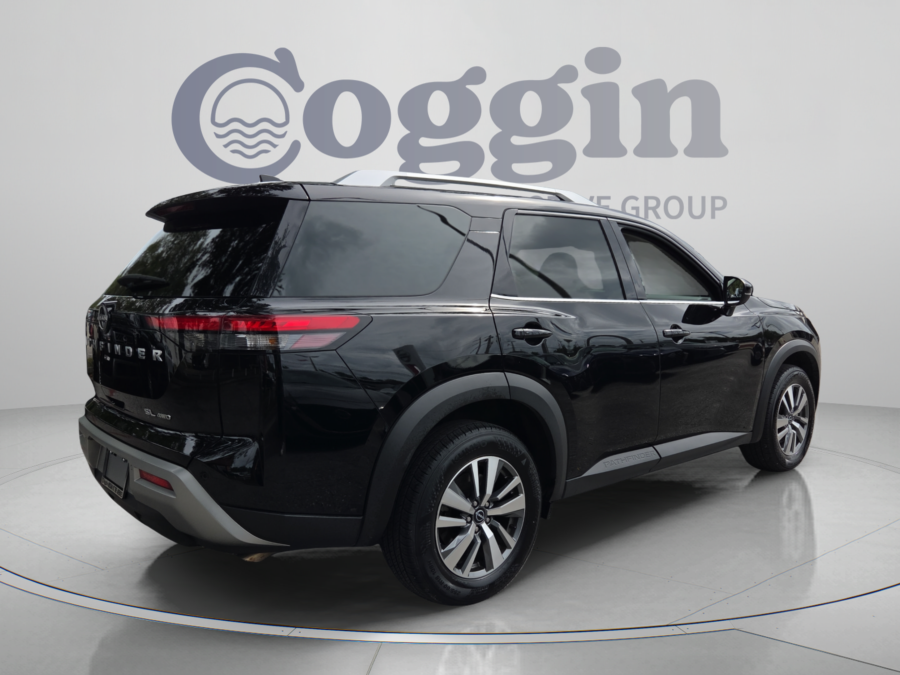 Used 2025 Nissan Pathfinder SL AWD/4WD image 5