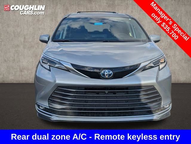 Used 2021 Toyota Sienna Platinum image 2