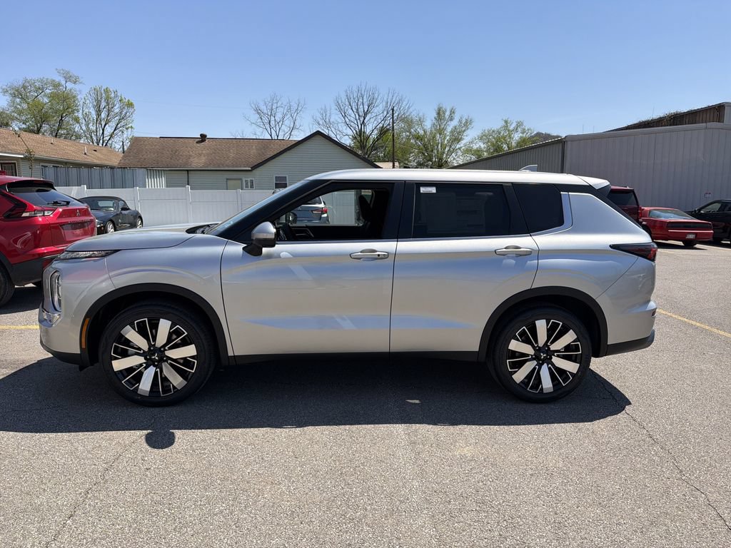 New 2026 Mitsubishi Outlander SE AWD/4WD image 8