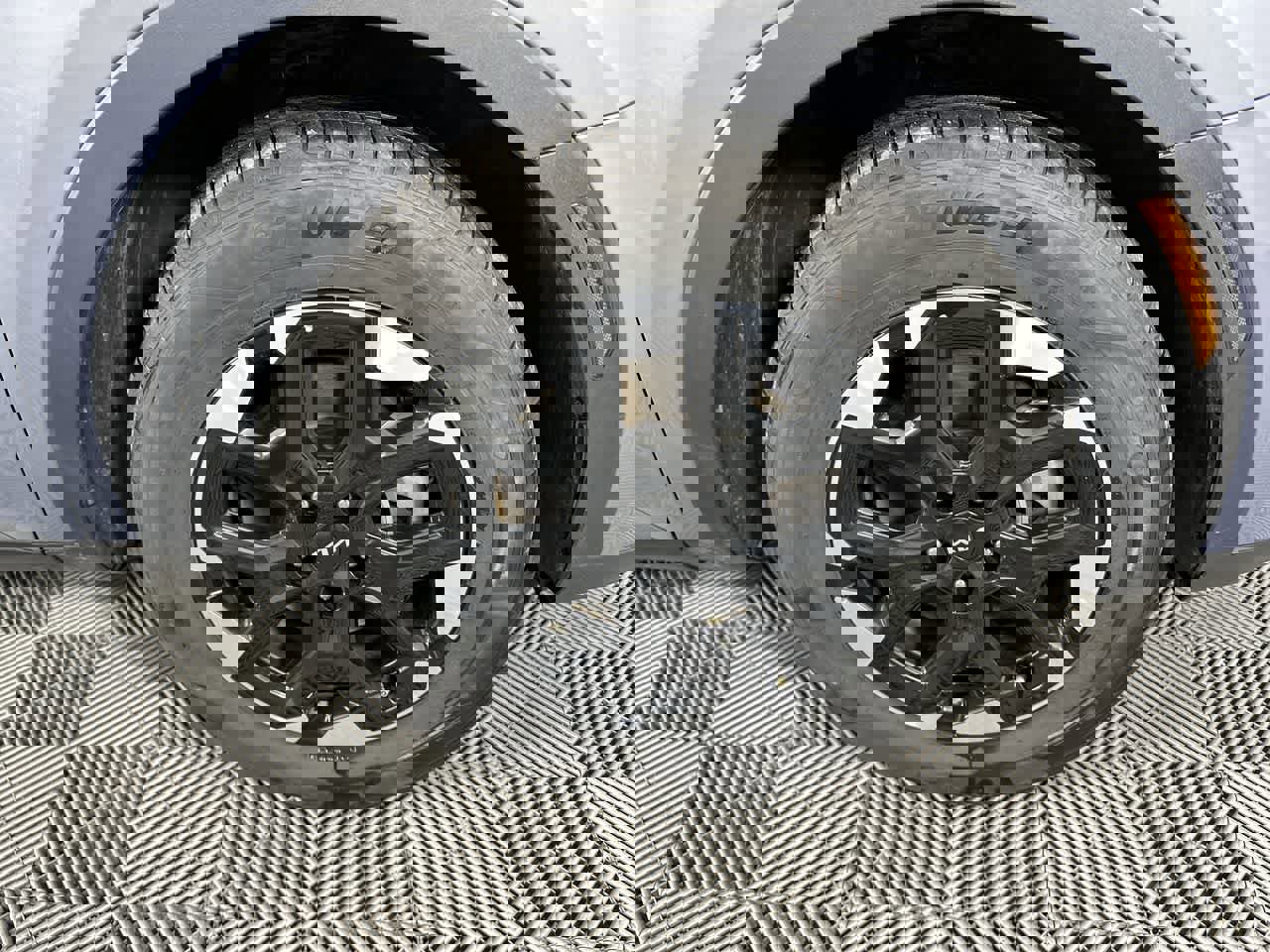 Used 2024 Kia Sorento S image 10