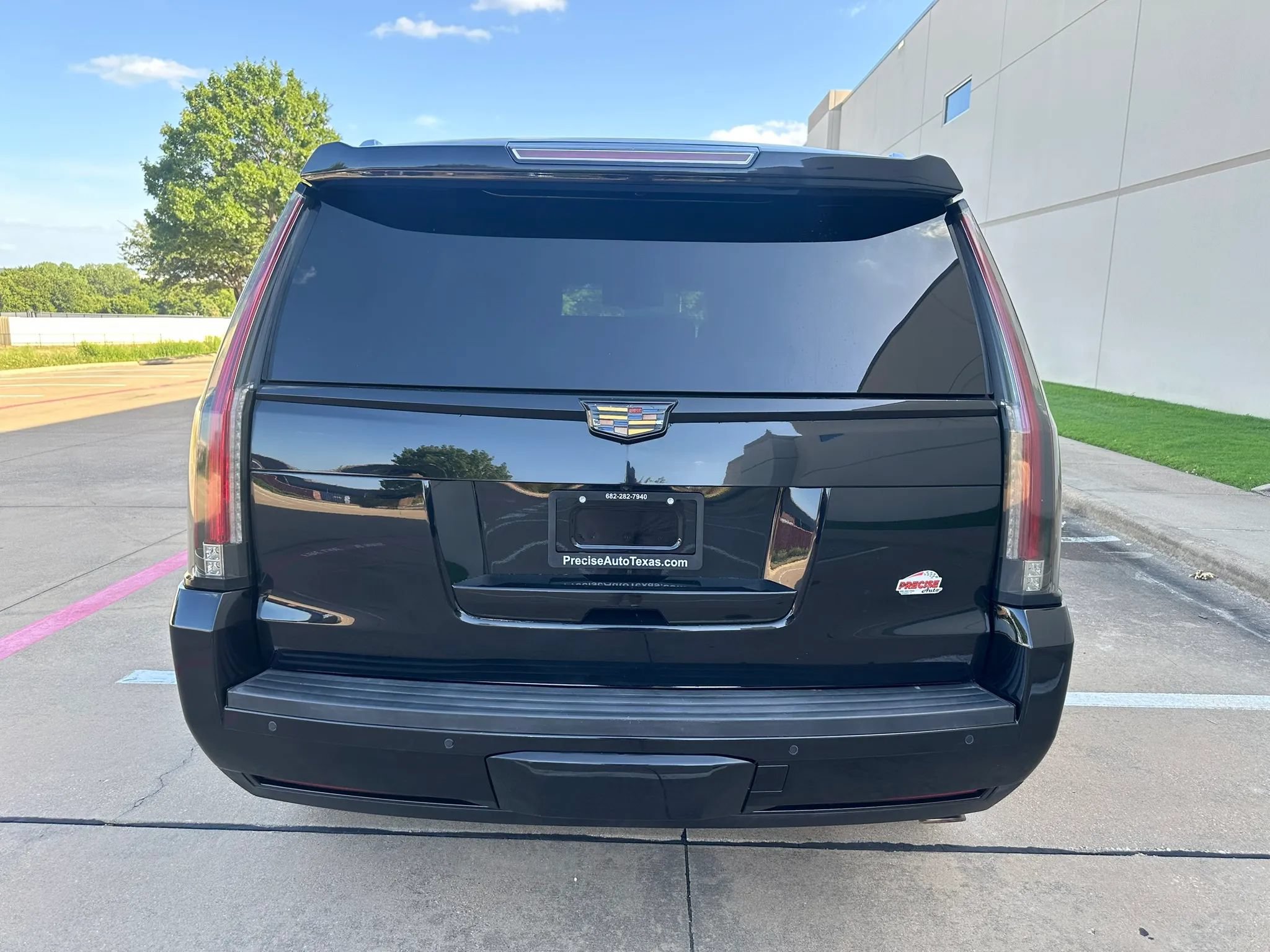 Used 2015 Cadillac Escalade Platinum AWD/4WD image 11