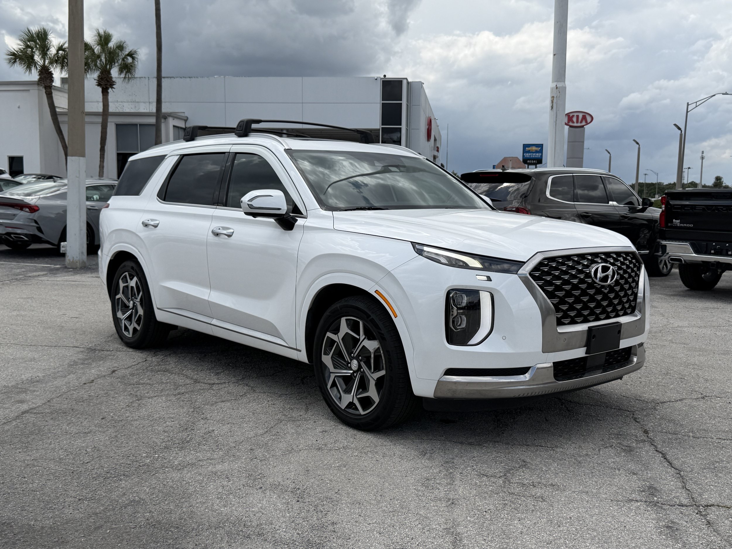 Used 2022 Hyundai Palisade Calligraphy FWD image 2
