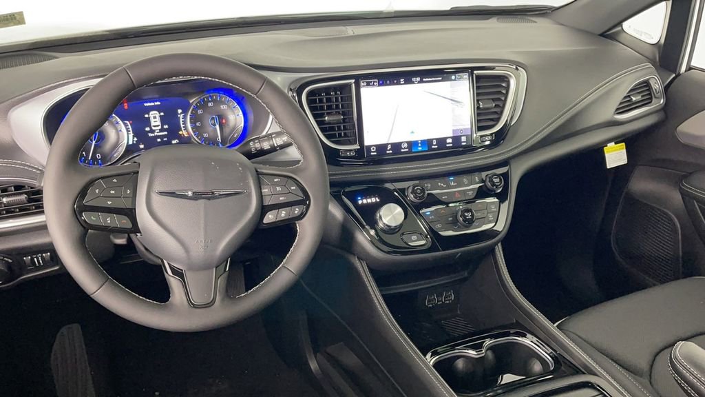 New 2025 Chrysler Pacifica Limited image 16
