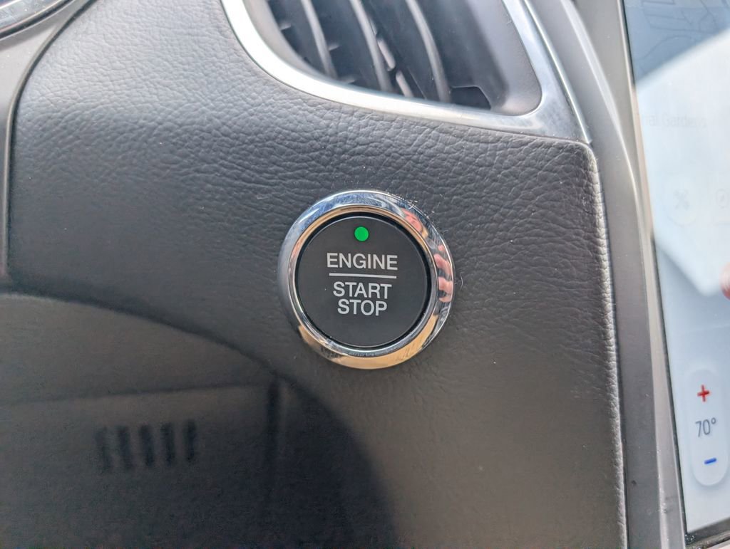 Used 2021 Ford Edge Titanium w/ Equipment Group 301A image 18