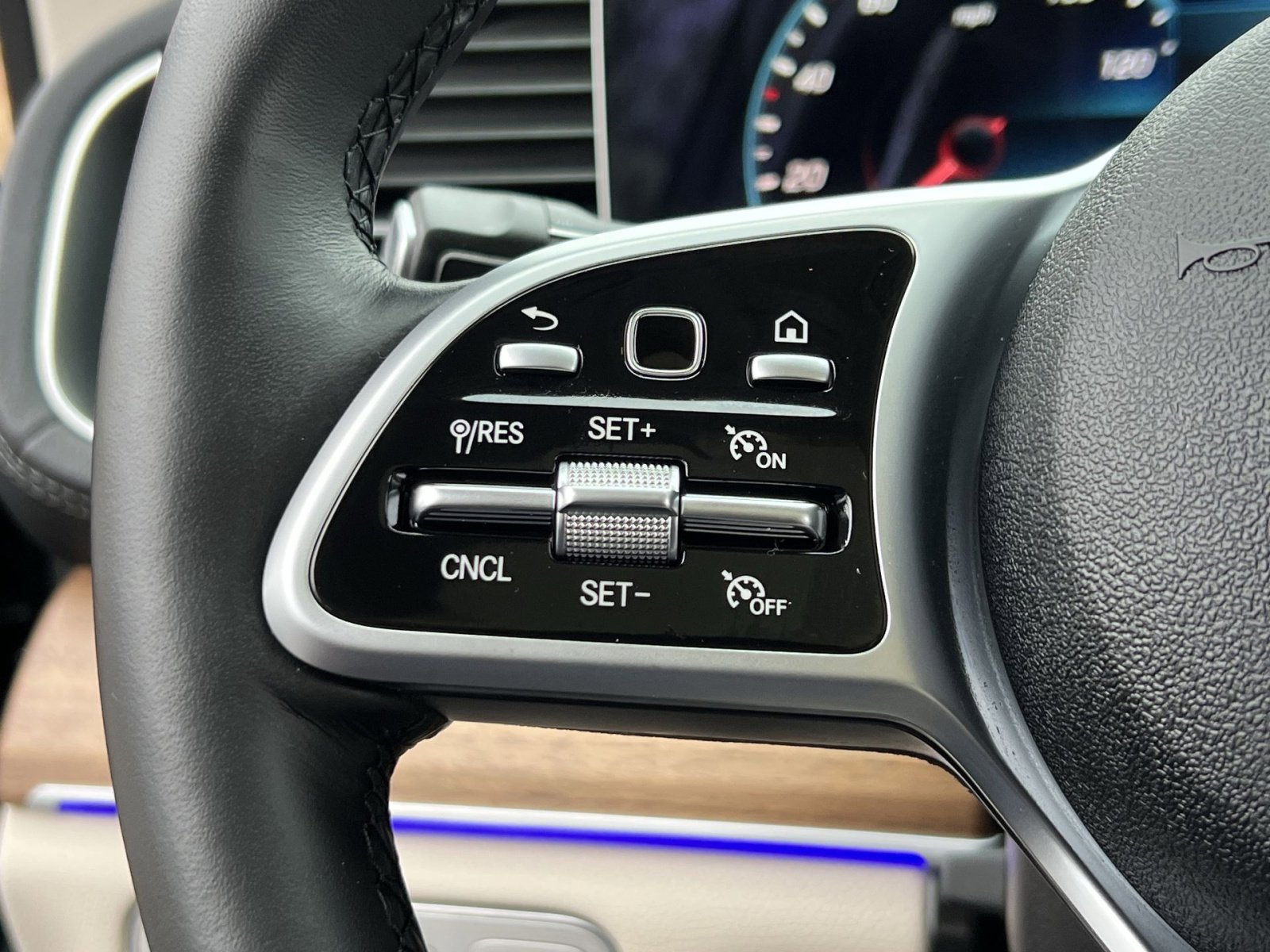 Certified 2023 Mercedes-Benz GLS 450 4MATIC image 32