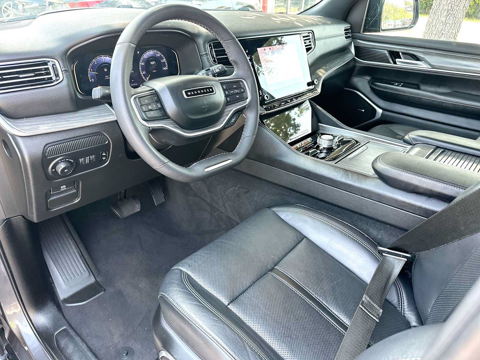 Used 2024 Jeep Wagoneer Series III AWD/4WD image 18