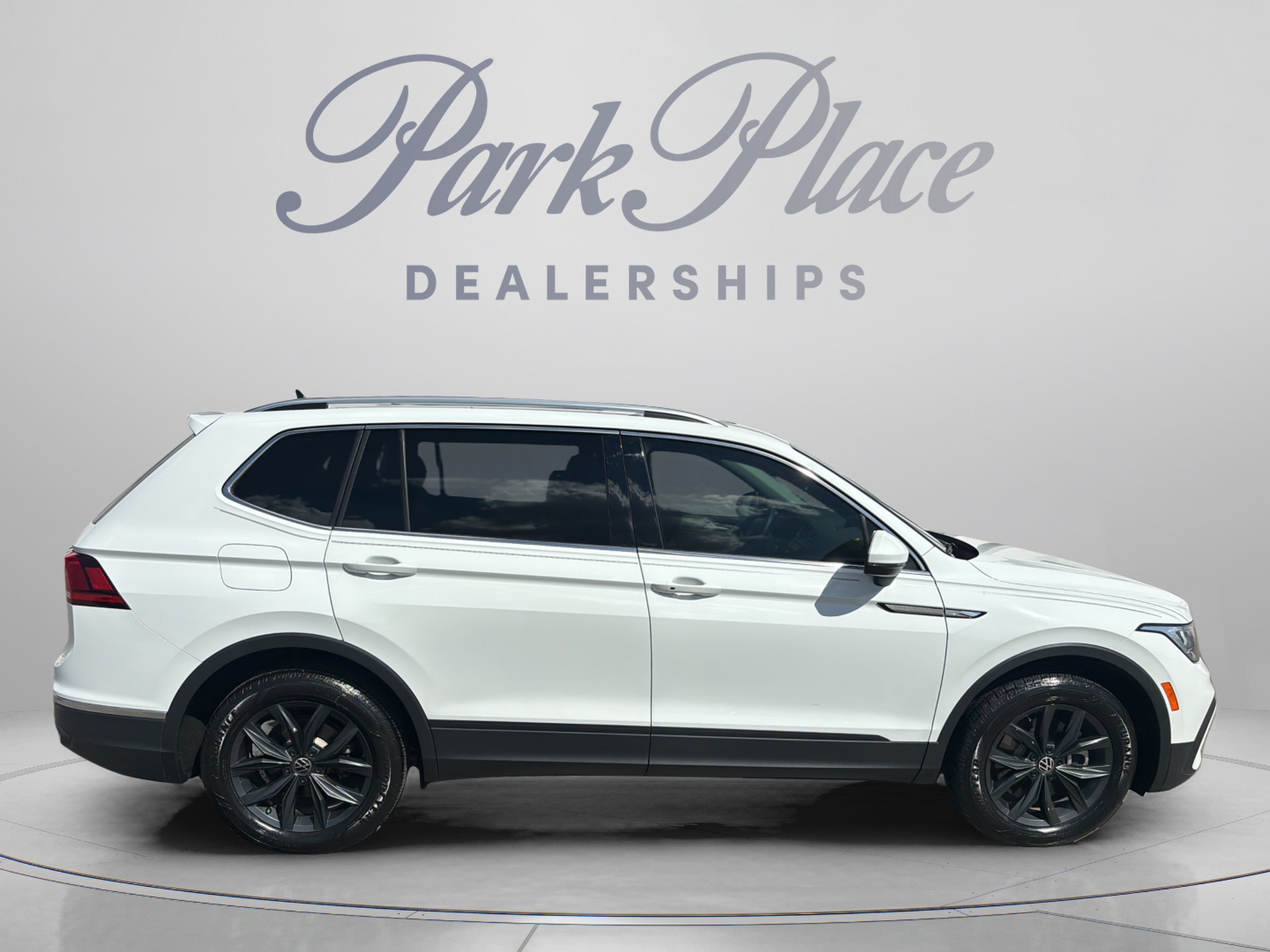 Used 2024 Volkswagen Tiguan SE FWD image 7