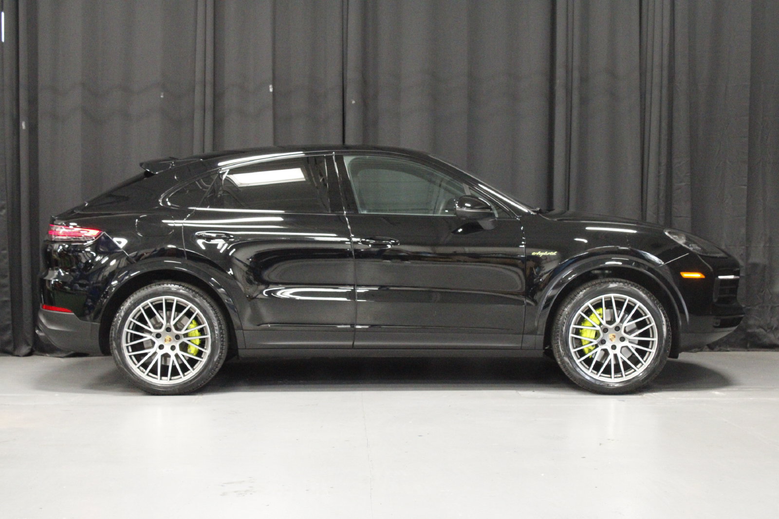 Certified 2022 Porsche Cayenne Platinum Edition AWD/4WD image 8