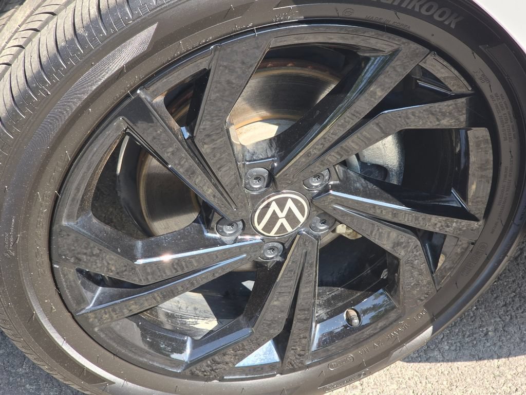 Certified 2025 Volkswagen Jetta SE w/ Black Wheel Package FWD image 14