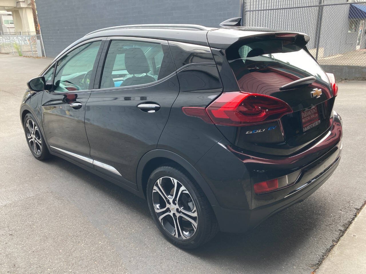 Used 2017 Chevrolet Bolt Premier w/ Driver Confidence II Package FWD image 7