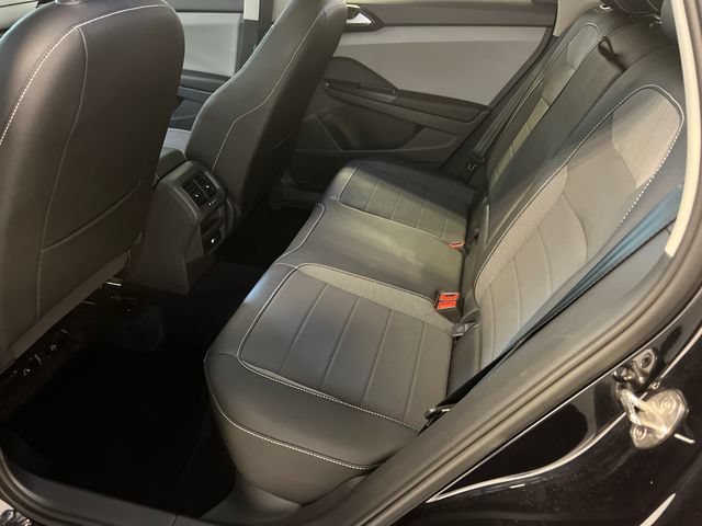 Certified 2023 Volkswagen Taos SE FWD image 16