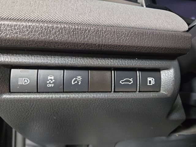Used 2025 Toyota Camry LE FWD image 28