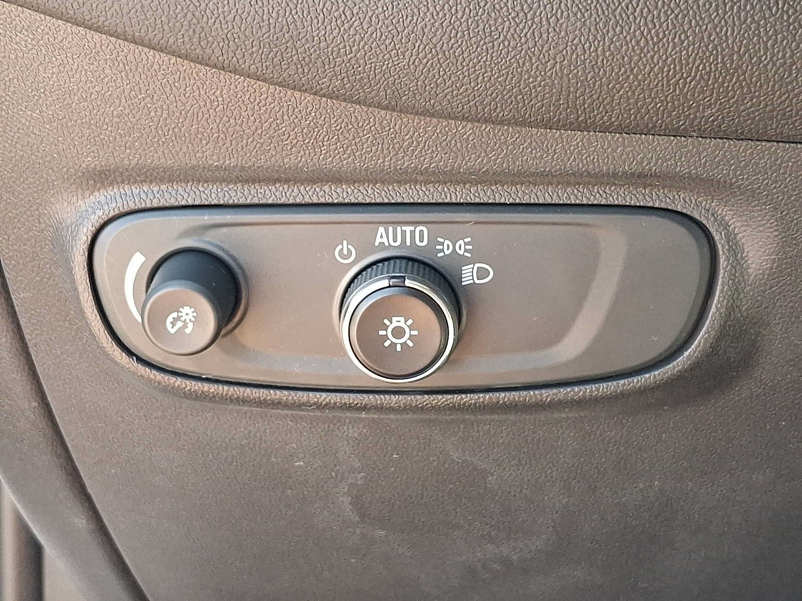 Used 2023 Chevrolet Equinox LS AWD/4WD image 25
