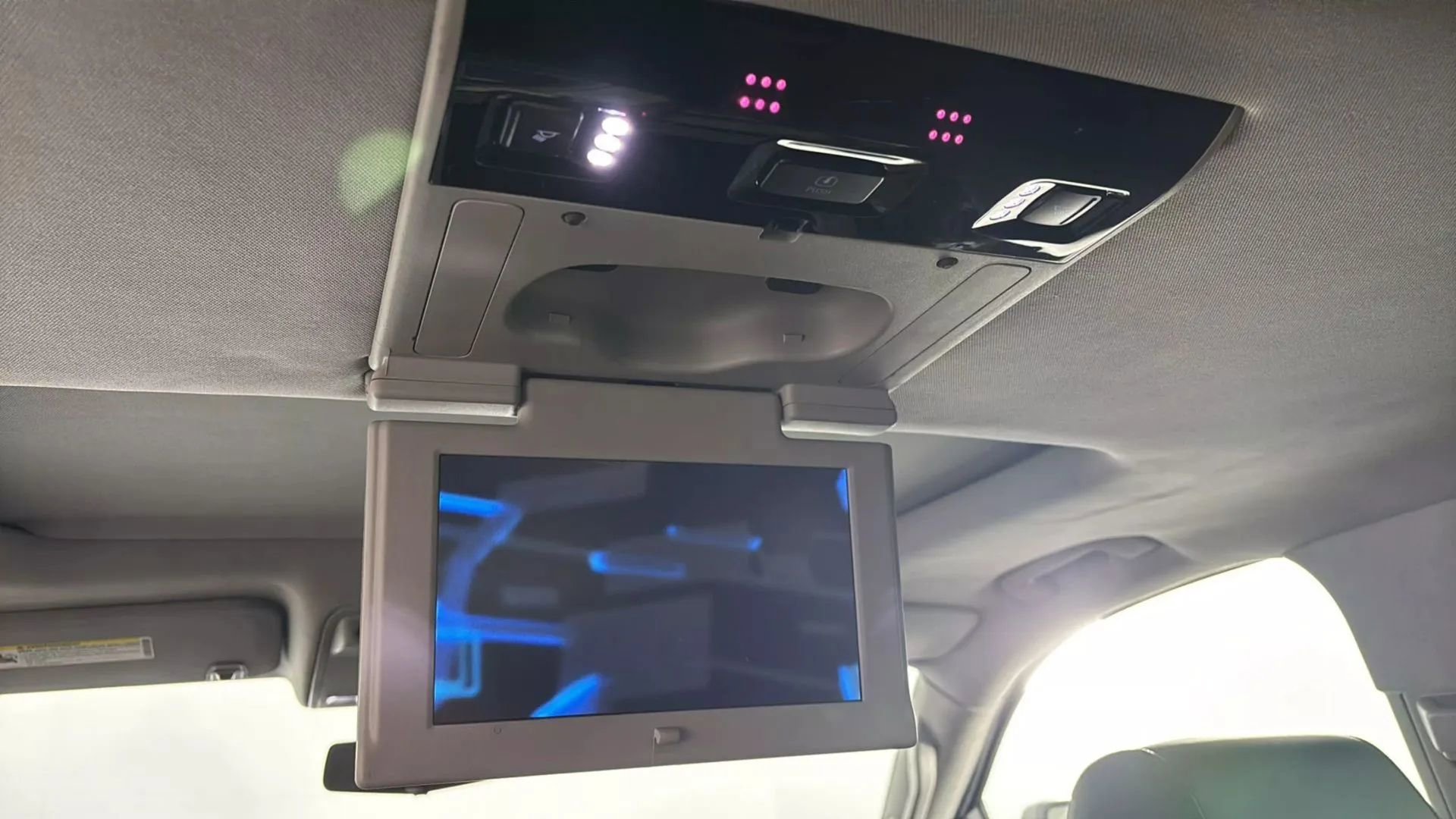 Used 2020 Cadillac Escalade Premium Luxury w/ LPO, Radiant Package image 29