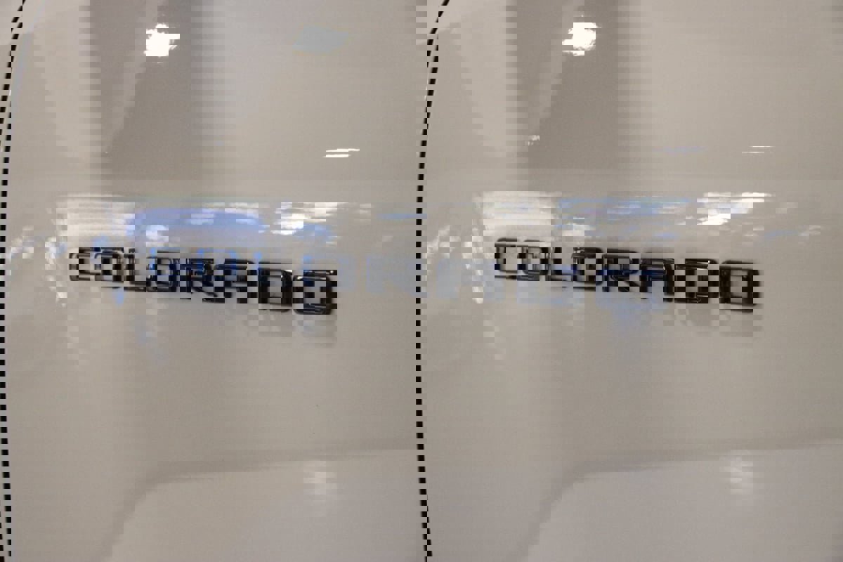 Used 2024 Chevrolet Colorado Z71 w/ Z71 Convenience Package 2 image 13