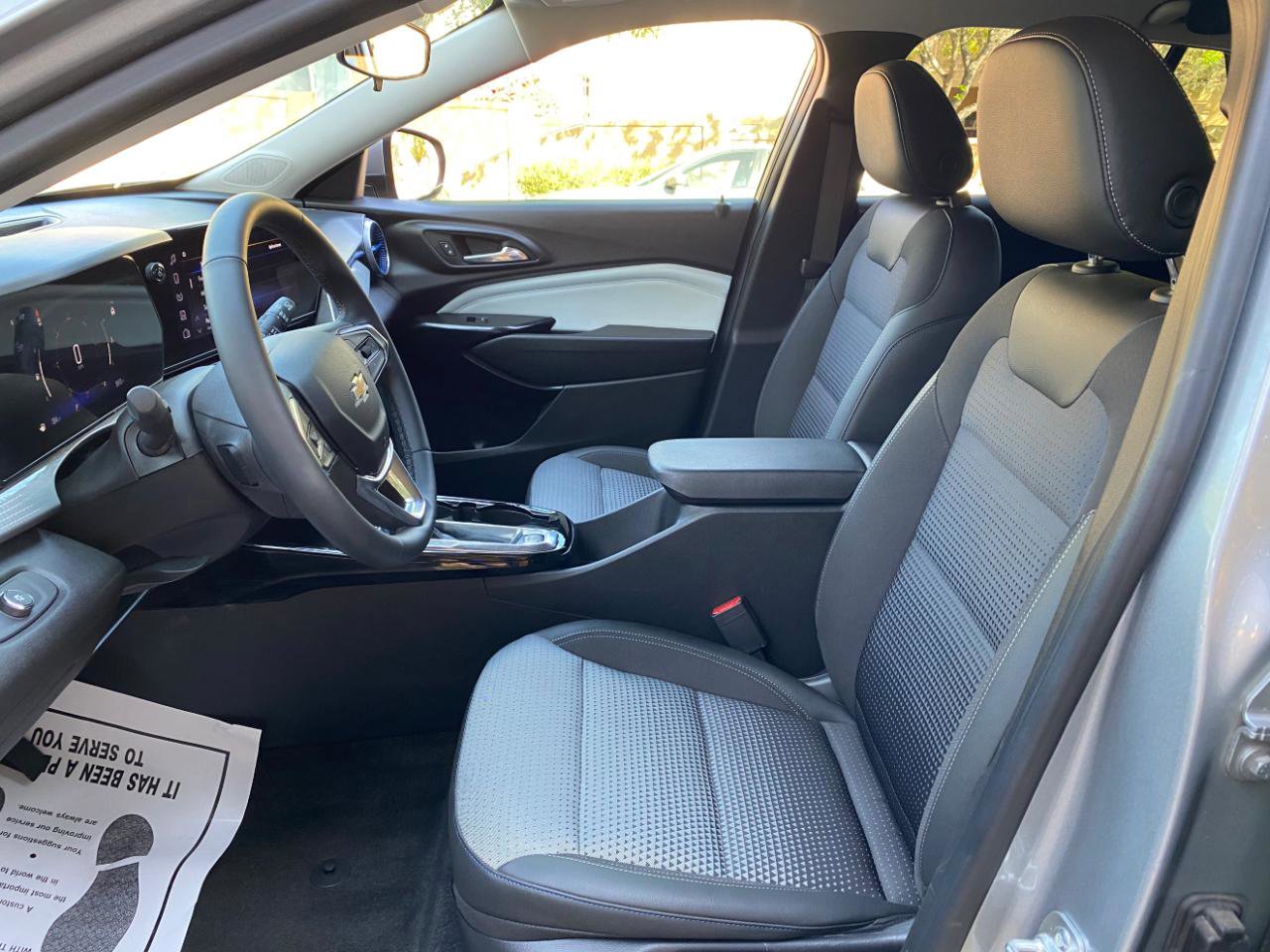 Used 2025 Chevrolet Trax LT w/ Driver Confidence Package image 31