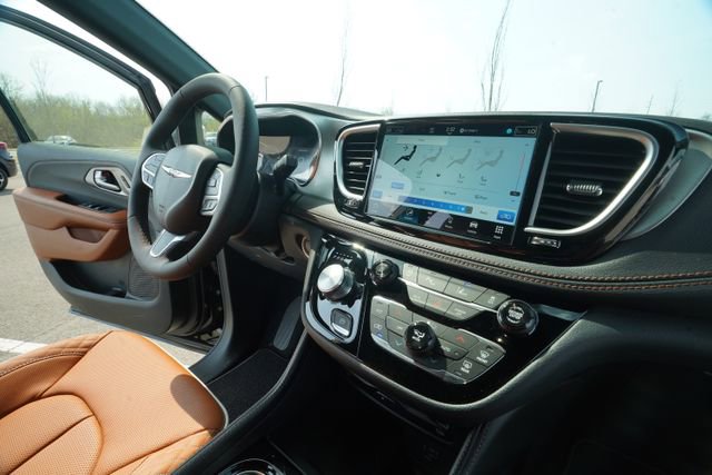 New 2026 Chrysler Pacifica Pinnacle AWD/4WD image 32