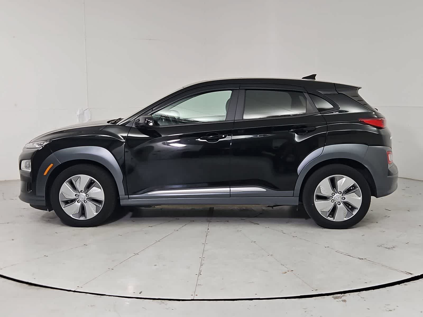 Used 2021 Hyundai Kona Limited w/ Cargo Package FWD image 3